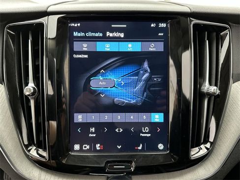 Certified 2025 Volvo XC60 B5 Plus image 19