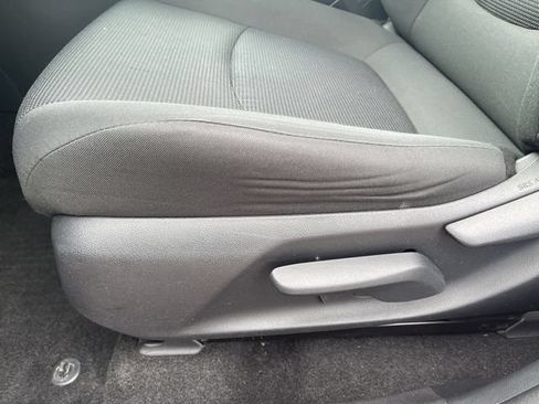 Used 2020 Toyota RAV4 LE AWD/4WD image 13