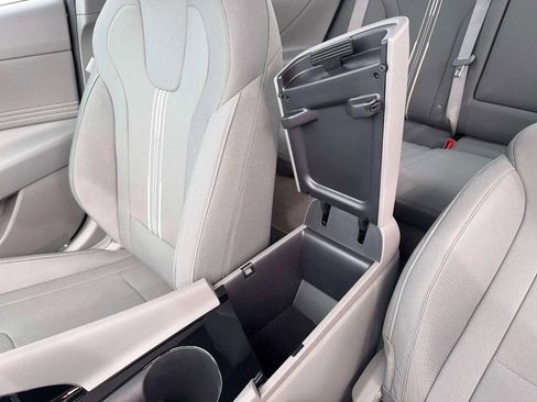 New 2026 Hyundai Elantra SEL Sport FWD image 18