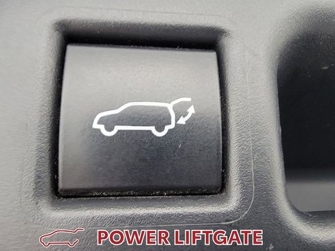 Used 2023 Toyota Highlander XLE AWD/4WD image 32