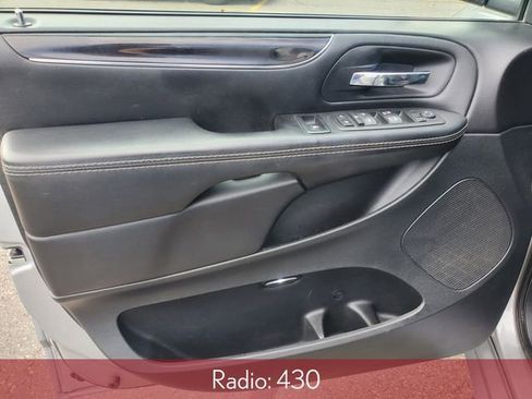 Used 2017 Dodge Grand Caravan SXT w/ Driver Convenience Group FWD image 11