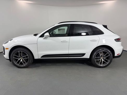 Certified 2026 Porsche Macan AWD/4WD image 2