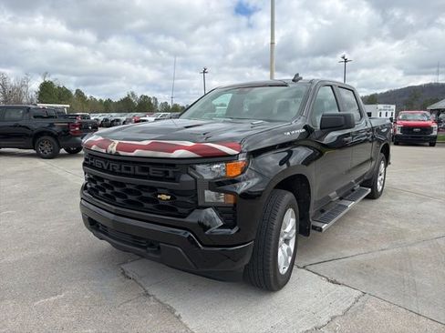 Used 2025 Chevrolet Silverado 1500 Custom image 3