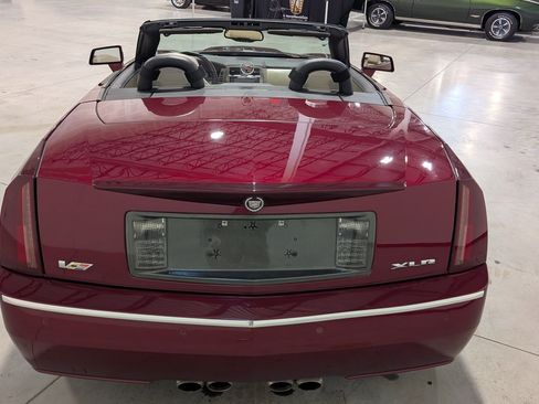 Used 2006 Cadillac XLR V RWD image 11