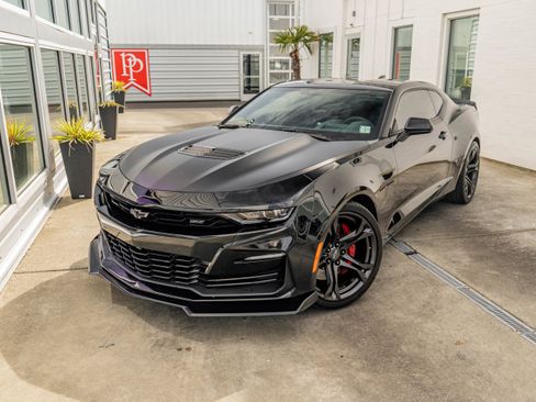 Used 2022 Chevrolet Camaro SS RWD image 3