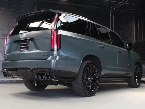 Used 2026 Cadillac Escalade V w/ LPO, ONYX Package AWD/4WD image 21