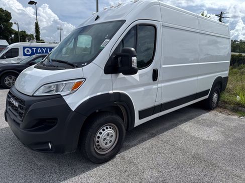 Used 2026 RAM ProMaster 2500 w/ Convenience Group FWD image 2