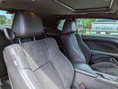 Used 2023 Dodge Challenger R/T w/ Plus Package image 28