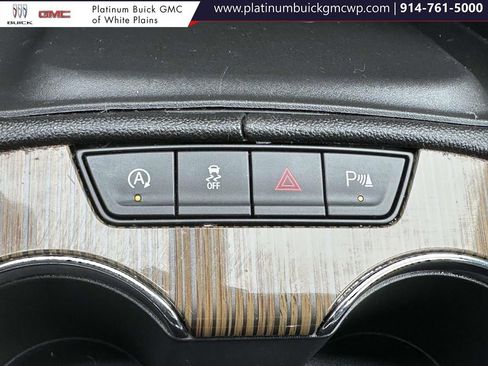 Used 2023 GMC Acadia SLE image 26