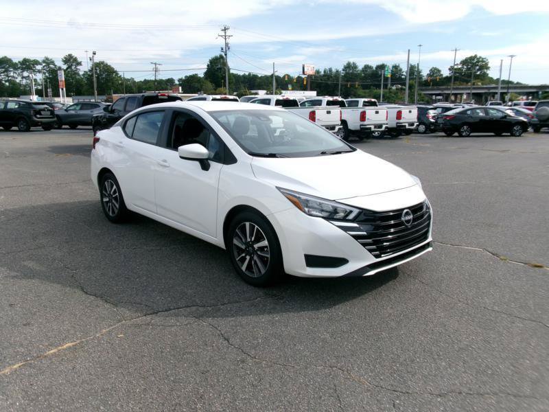 Used 2025 Nissan Versa SV FWD image 4
