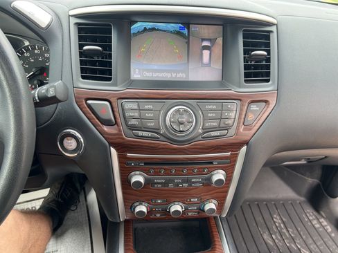Used 2017 Nissan Pathfinder Platinum w/ Family Entertainment Package AWD/4WD image 20