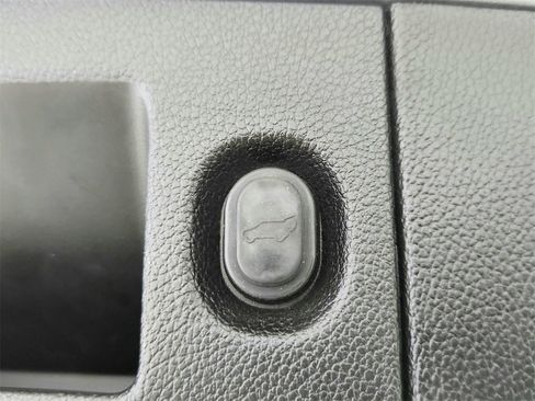 Used 2017 GMC Yukon XL SLT image 30