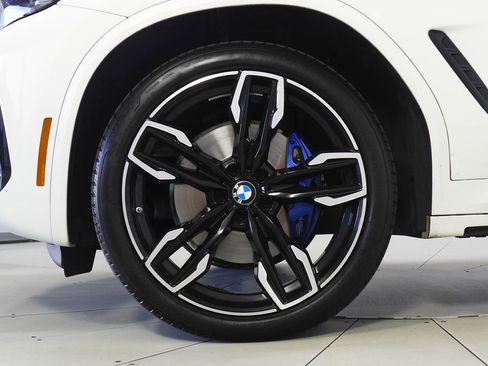 Used 2025 BMW X4 M40i w/ Premium Package image 5