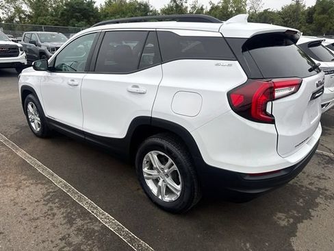 Used 2023 GMC Terrain SLE w/ Driver Convenience Package FWD image 14