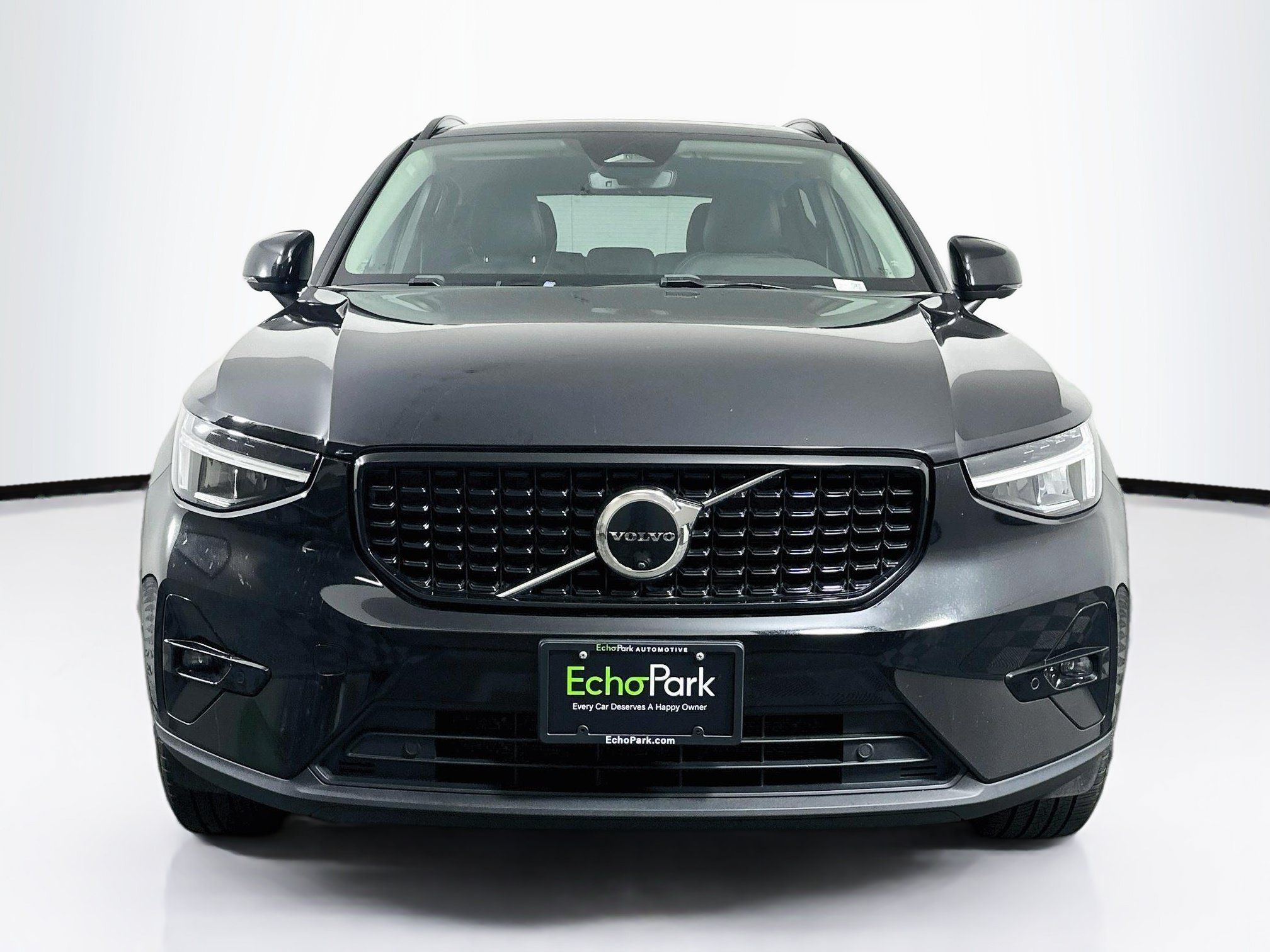 Used 2025 Volvo XC40 B5 Plus AWD/4WD image 2