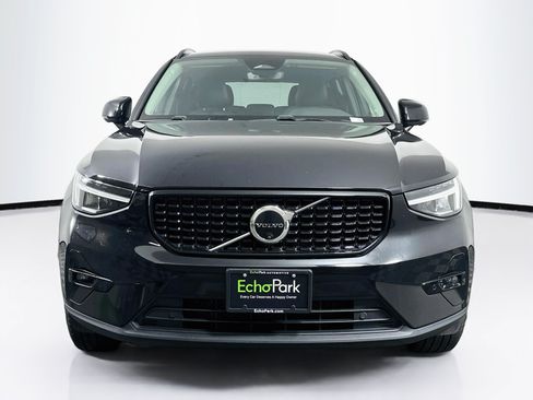 Used 2025 Volvo XC40 B5 Plus AWD/4WD image 2