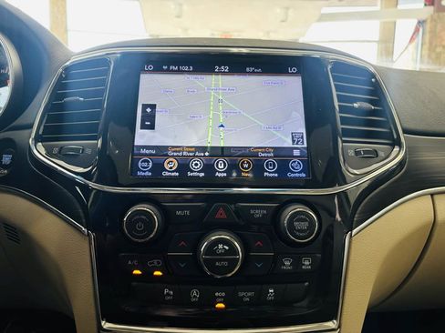 Used 2020 Jeep Grand Cherokee Limited AWD/4WD image 55
