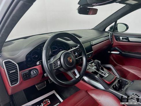 Used 2019 Porsche Cayenne Turbo w/ Premium Plus Package image 10