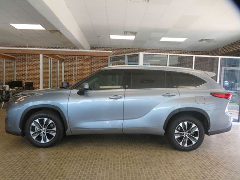 Used 2021 Toyota Highlander XLE FWD image 77