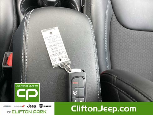 Certified 2020 Jeep Cherokee Latitude Plus w/ Cold Weather Group image 19