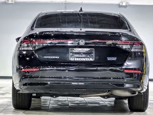 Used 2024 Honda Accord Touring image 9