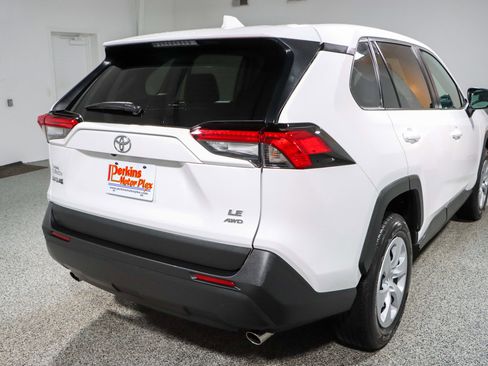 Used 2024 Toyota RAV4 LE AWD/4WD image 7