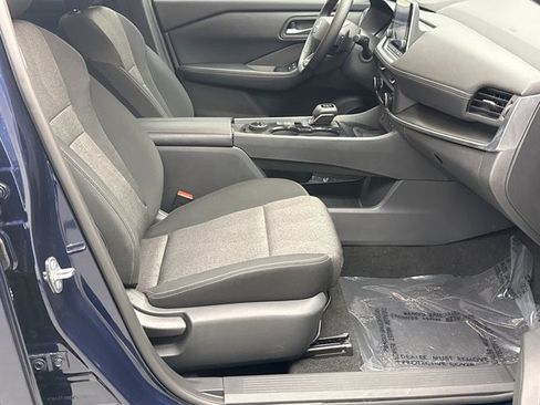 Used 2025 Nissan Rogue SV AWD/4WD image 16