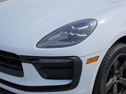 Certified 2025 Porsche Macan image 12