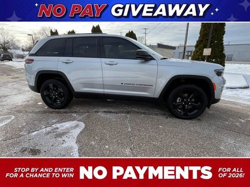 Used 2023 Jeep Grand Cherokee Altitude image 7