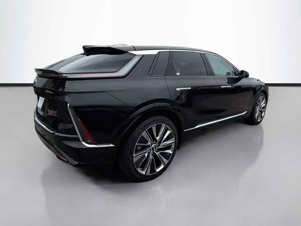 Used 2026 Cadillac Lyriq Signature Luxury w/ LPO, Premium Carpet Package AWD/4WD image 5
