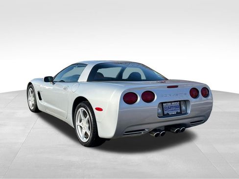 Used 2000 Chevrolet Corvette Coupe w/ Roof Pkg RWD image 5