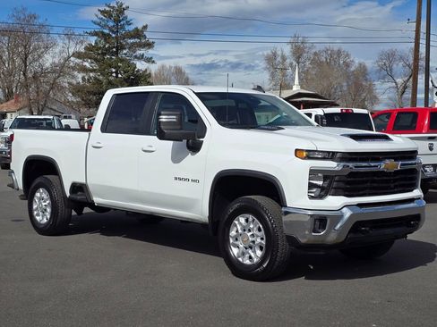 Used 2024 Chevrolet Silverado 3500 LT w/ Convenience Package image 7