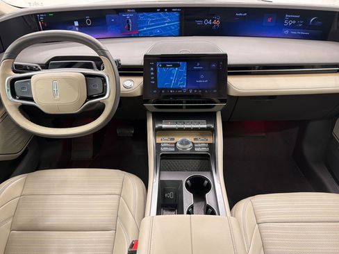 Used 2025 Lincoln Nautilus Reserve AWD/4WD image 16
