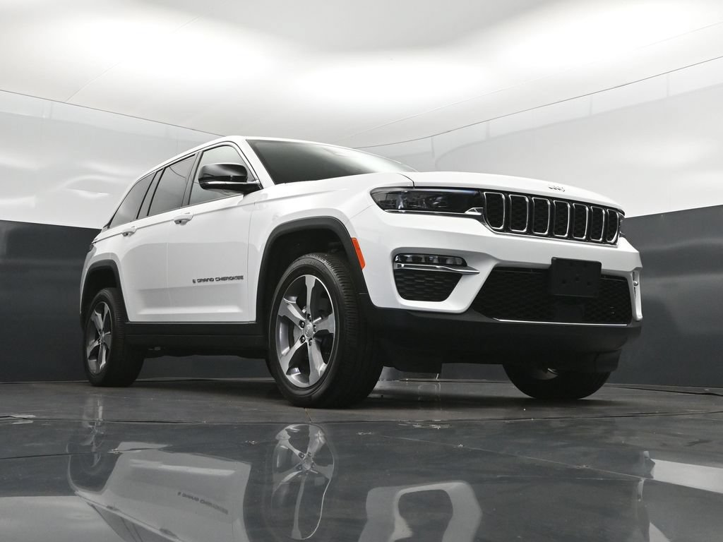 Used 2025 Jeep Grand Cherokee Limited RWD image 44