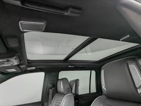 Used 2022 Cadillac Escalade ESV Sport Platinum AWD/4WD image 16