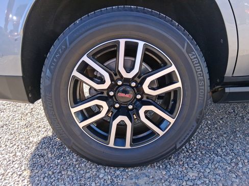 Used 2023 GMC Yukon AT4 w/ AT4 Premium Plus Package AWD/4WD image 18