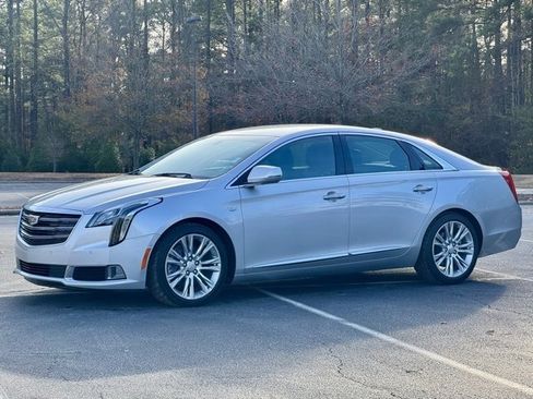 Used 2019 Cadillac XTS Luxury image 2