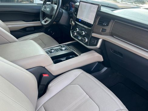 Used 2024 Ford Expedition Limited image 17