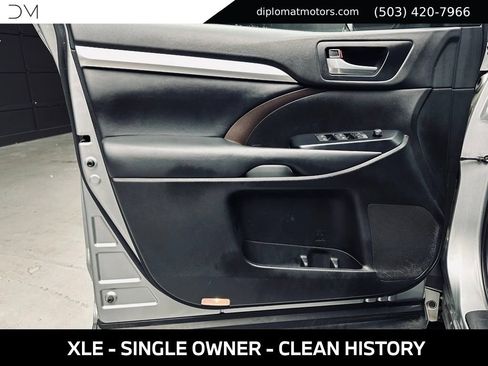 Used 2018 Toyota Highlander XLE AWD/4WD image 24