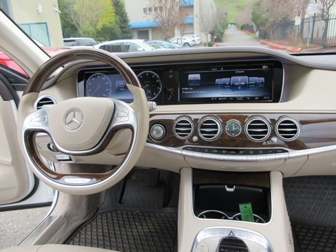Used 2017 Mercedes-Benz S 550 Sedan image 46
