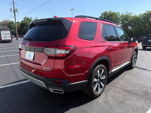 Certified 2025 Honda Pilot Touring image 5