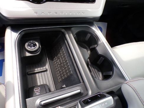 Used 2025 Ford Expedition Max Active AWD/4WD image 10