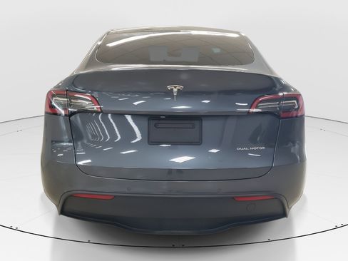 Used 2022 Tesla Model Y Long Range image 7