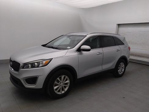 Used 2018 Kia Sorento LX image 2