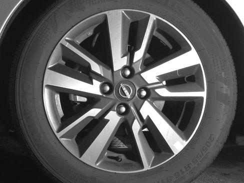 Used 2025 Nissan Versa SV FWD image 12