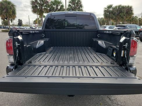 Used 2022 Toyota Tacoma Limited image 8