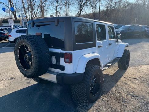 Used 2015 Jeep Wrangler Unlimited Sahara w/ Connectivity Group image 5