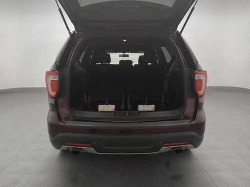 Used 2018 Ford Explorer XLT image 29