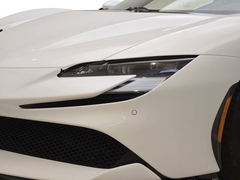 Used 2024 Ferrari SF90 Spider image 5