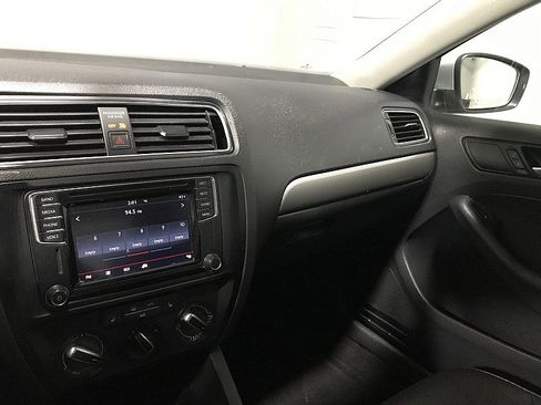 Used 2017 Volkswagen Jetta SE image 26